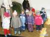 Deti z MŠ na výstave Ú?esy, ?epce, šatky (jan.2010)<br><br>autor: B.Heldiová