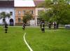 UkážkovĂ© cvièenie 2006<br>PrĂprava na ukážku hasenia pomocou prĂşdov C na terè.<br>autor: DHZ NP