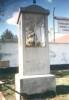 KAPLNKA PRI RIEKE NITRE<br>KAPLNKA PRI RIEKE NITRA<br>
PoslednĂĄ zachovanĂĄ fotografia, na ktorej je vidie pĂ´vodnĂş drevenĂş soĹĄku, ktorĂĄ bola odcudzenĂĄ.<br>autor: P.ĂernĂĄk 2005