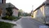 KOMENSKĂHO ulica<br>Vjazd do ulice z nĂĄmestia. Nažavo odboèka na Ĺ˝ltĂş ulicu. <br>autor: M.VrĂèan